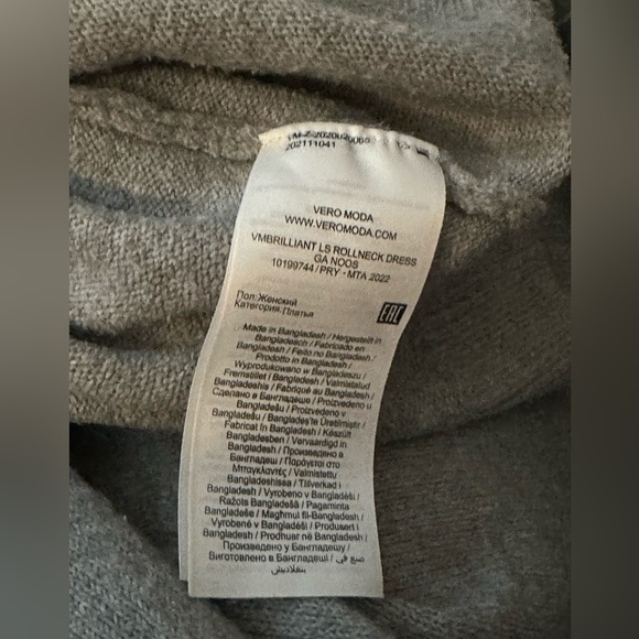 Grey sweater dress, perfect for spring with boots or loafers - Picture 3 of 4